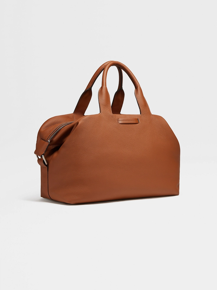 Borsa da viaggio in pelle di daino con motivo a fogliame, raglan Borsa da viaggio in pelle di daino con motivo a fogliame, raglan