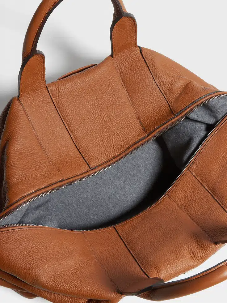 Borsa da viaggio in pelle di daino con motivo a fogliame, raglan Borsa da viaggio in pelle di daino con motivo a fogliame, raglan