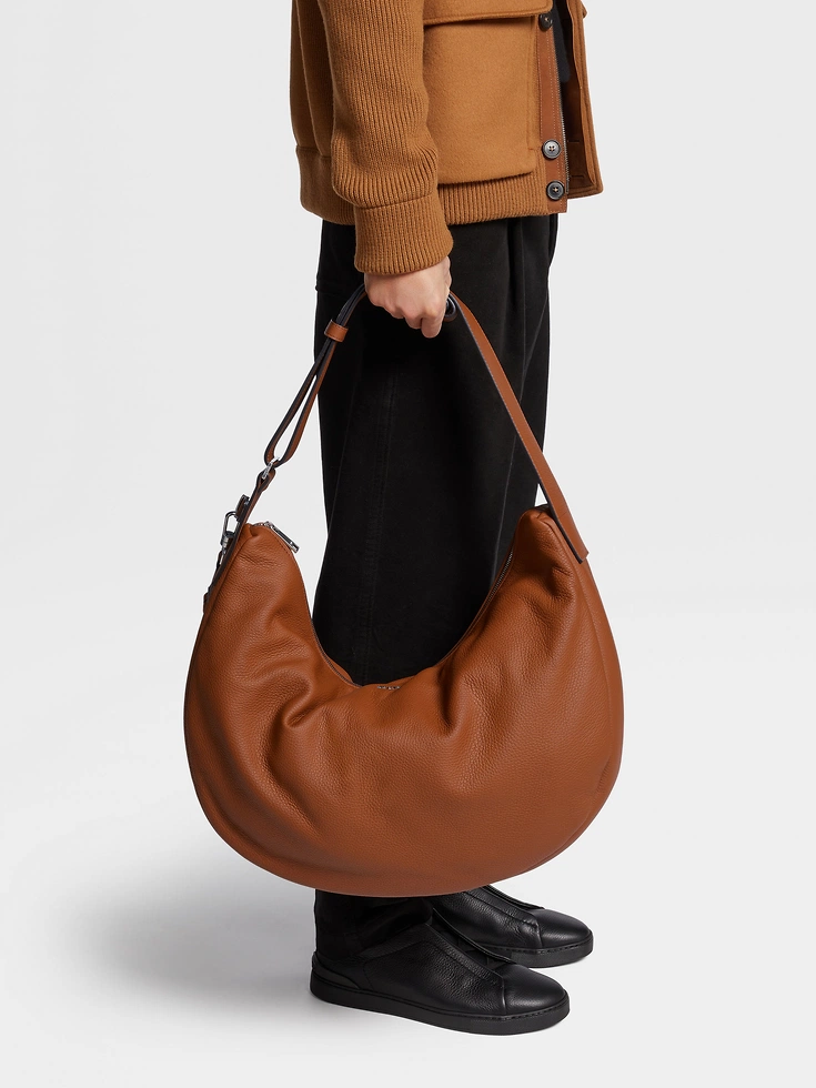 Borsa hobo in pelle di cervo con motivo a fogliame