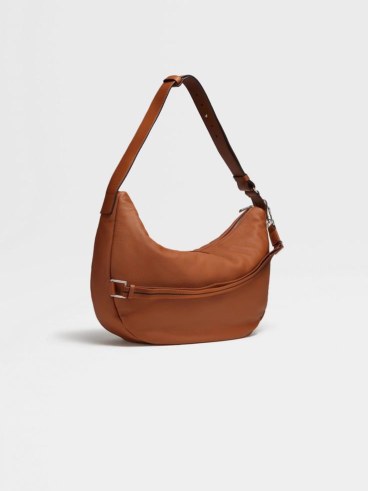 Borsa hobo in pelle di cervo con motivo a fogliame Borsa hobo in pelle di cervo con motivo a fogliame