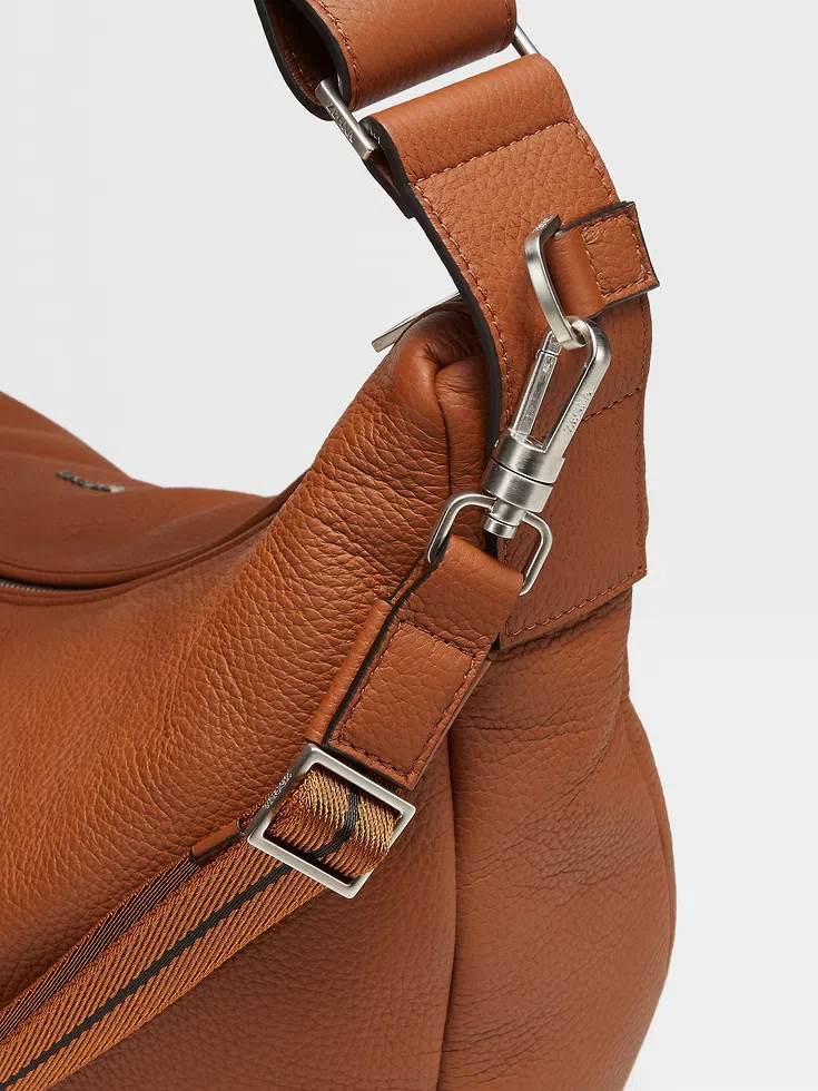 Borsa hobo in pelle di cervo con motivo a fogliame Borsa hobo in pelle di cervo con motivo a fogliame