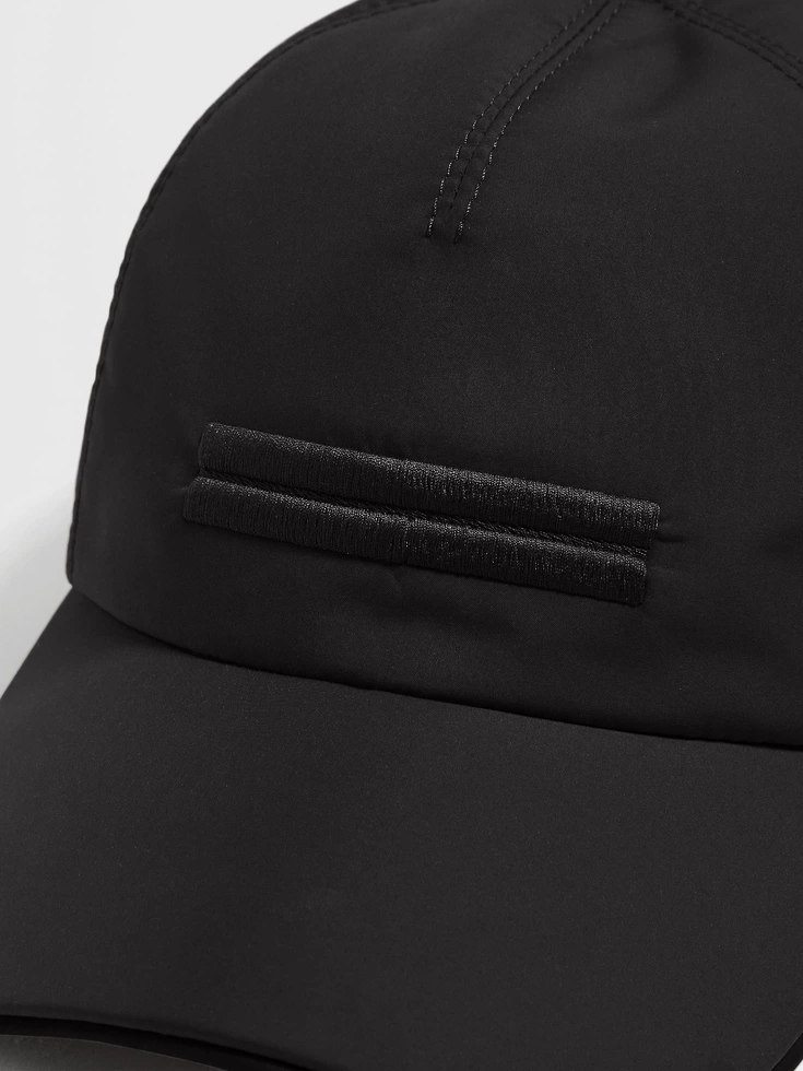 Cappellino da baseball in tessuto tecnico nero