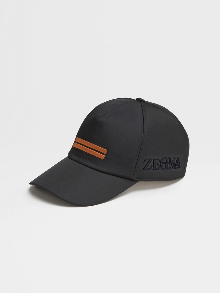 Cappello in tessuto tecnico nero
