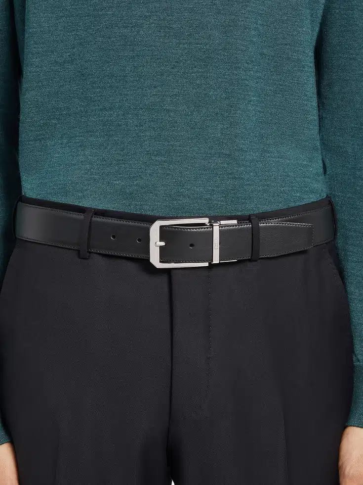 Cintura reversibile in pelle nera e marrone scuro Cintura reversibile in pelle nera e marrone scuro