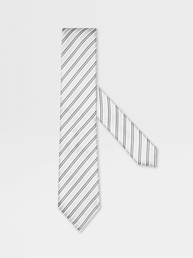 Cravatta in seta grigio chiaro