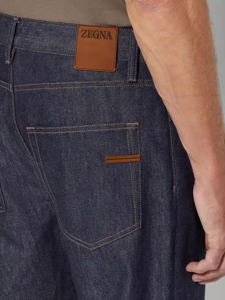 Jeans Roccia in cotone e seta blu scuro risciacquati