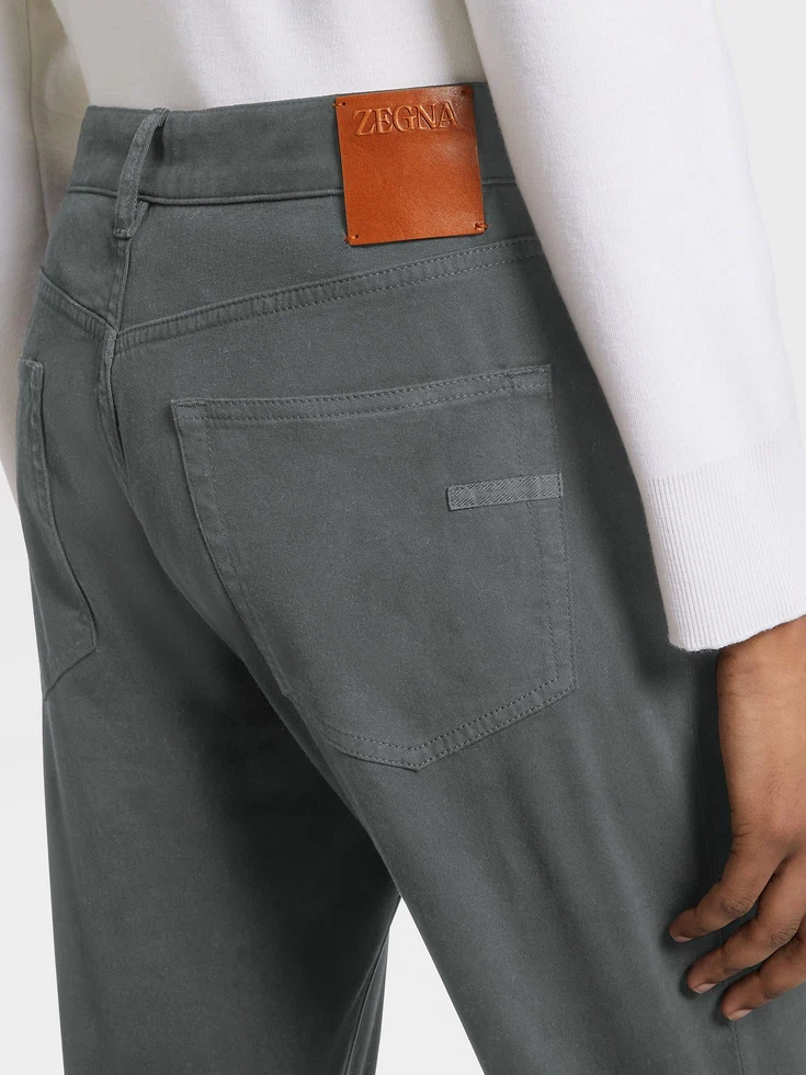 Jeans Roccia in cotone elasticizzato grigio chiaro Jeans Roccia in cotone elasticizzato grigio chiaro
