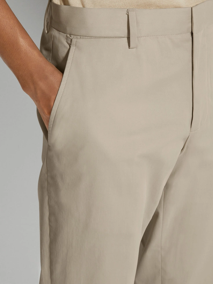 Pantaloni in cotone elasticizzato bianco sporco