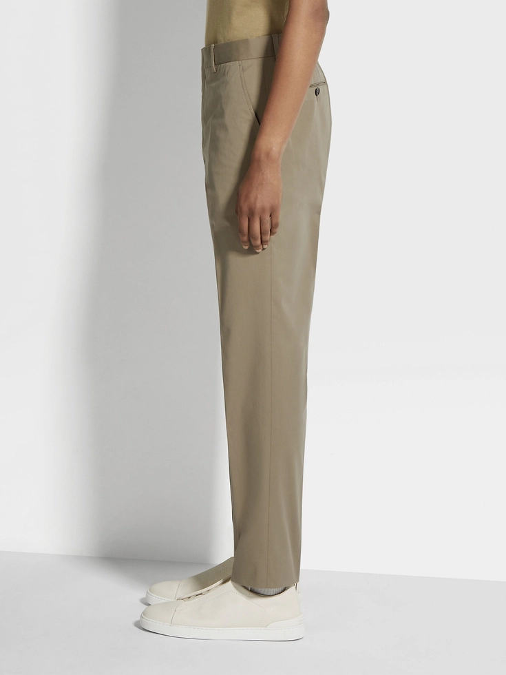 Pantaloni in cotone elasticizzato marrone chiaro Pantaloni in cotone elasticizzato marrone chiaro