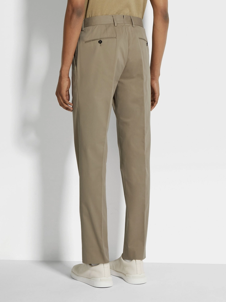 Pantaloni in cotone elasticizzato marrone chiaro Pantaloni in cotone elasticizzato marrone chiaro