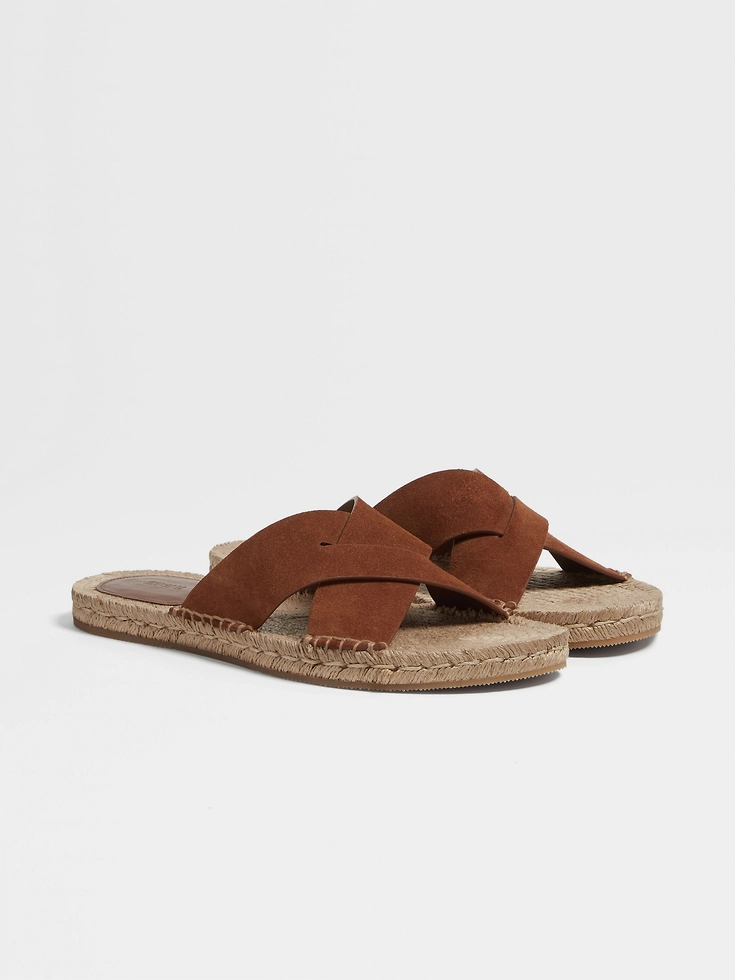 Sandali espadrillas in pelle scamosciata con fogliame scuro Sandali espadrillas in pelle scamosciata con fogliame scuro