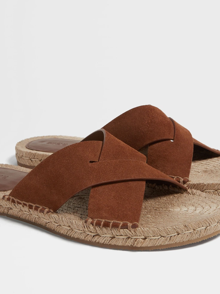 Sandali espadrillas in pelle scamosciata con fogliame scuro Sandali espadrillas in pelle scamosciata con fogliame scuro