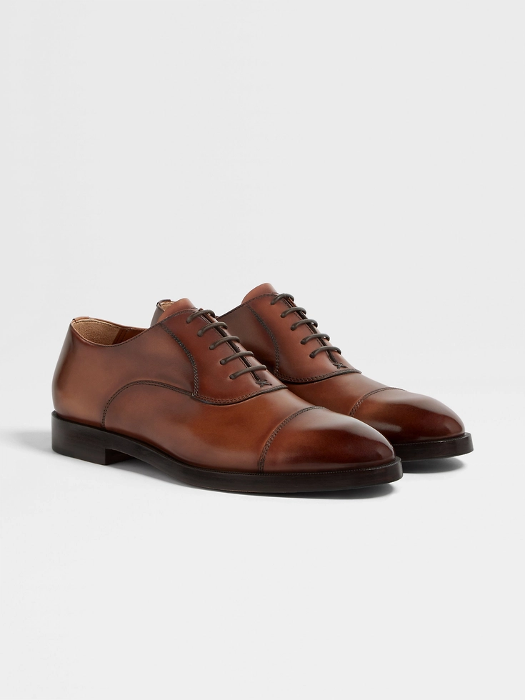 Scarpe Oxford Torino in pelle marrone chiaro Scarpe Oxford Torino in pelle marrone chiaro