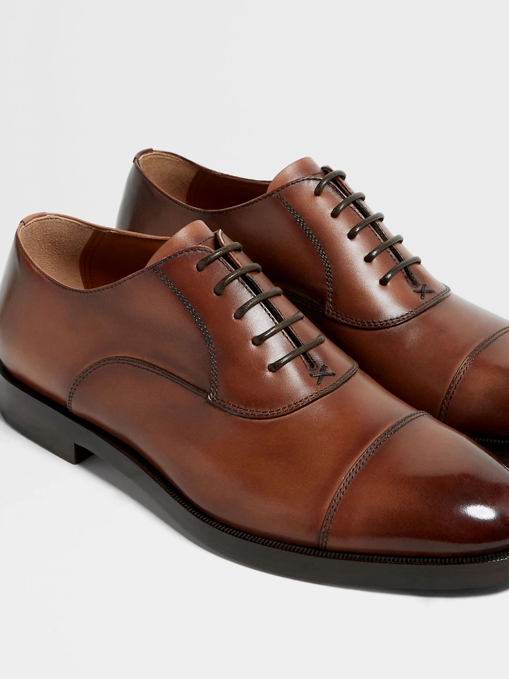 Scarpe Oxford Torino in pelle marrone chiaro Scarpe Oxford Torino in pelle marrone chiaro