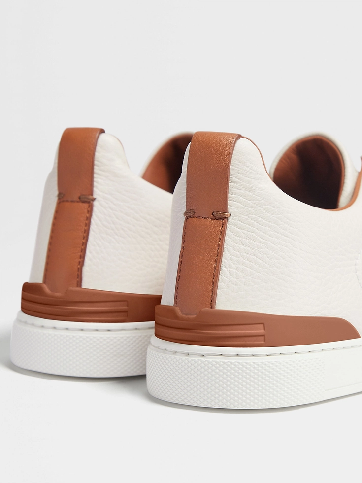Sneakers Triple Stitch™ in pelle di cervo bianco sporco Sneakers Triple Stitch™ in pelle di cervo bianco sporco