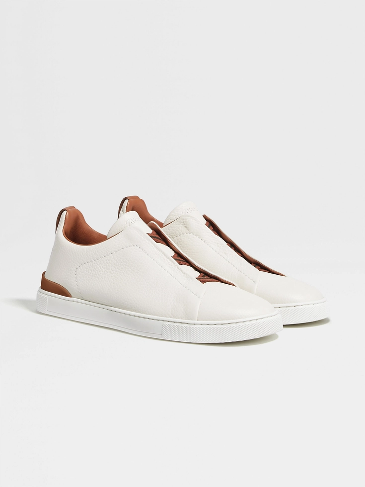 Sneakers Triple Stitch™ in pelle di cervo bianco sporco