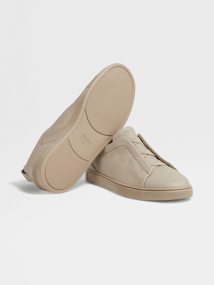 Sneakers Triple Stitch™ in pelle di daino beige Sneakers Triple Stitch™ in pelle di daino beige