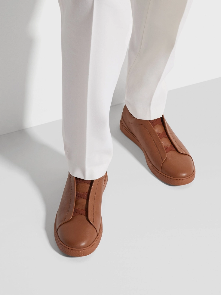 Sneakers Triple Stitch™ in pelle di daino con fogliame scuro