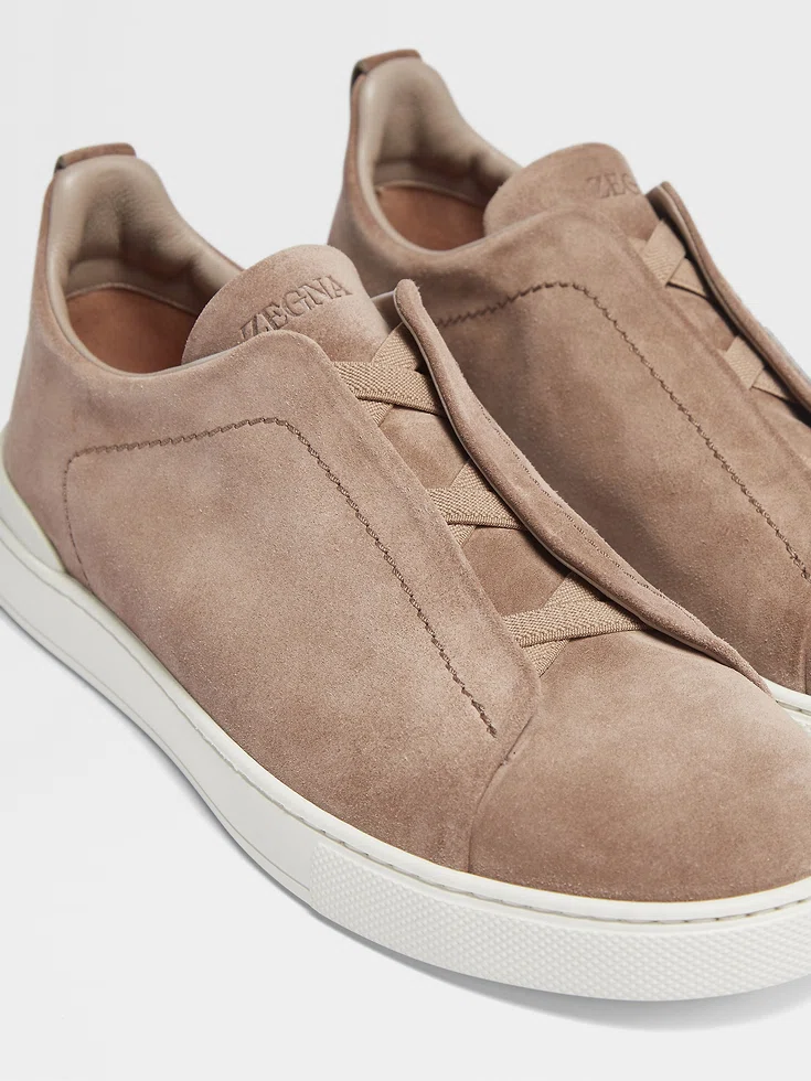 Sneakers Triple Stitch™ in pelle scamosciata beige