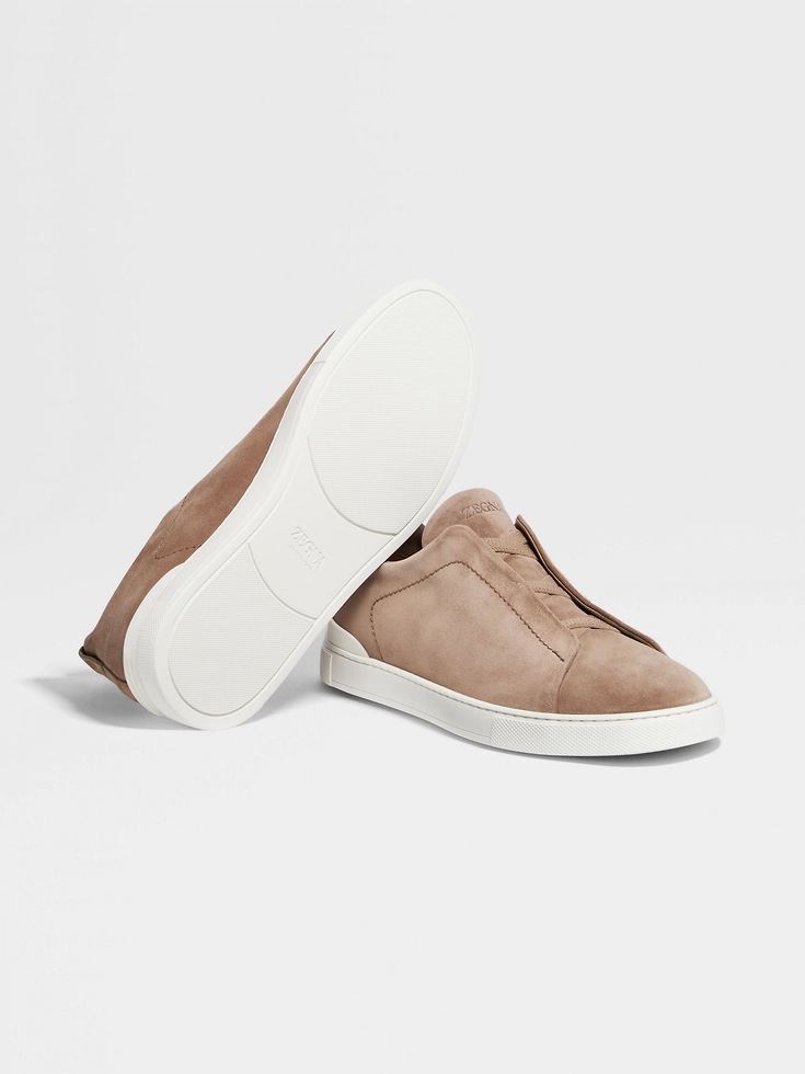 Sneakers Triple Stitch™ in pelle scamosciata beige Sneakers Triple Stitch™ in pelle scamosciata beige