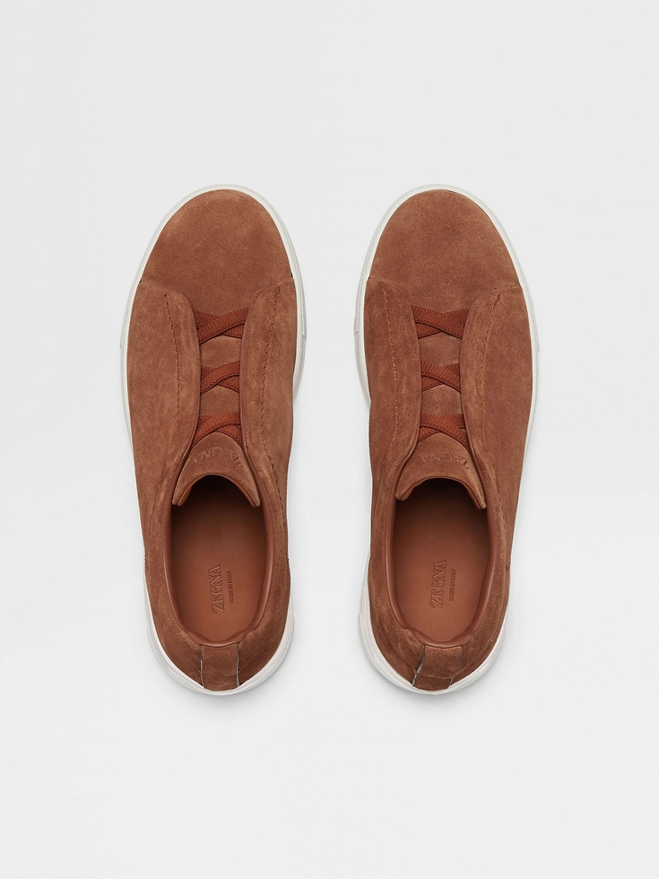 Sneakers Triple Stitch™ in pelle scamosciata color tabacco Sneakers Triple Stitch™ in pelle scamosciata color tabacco