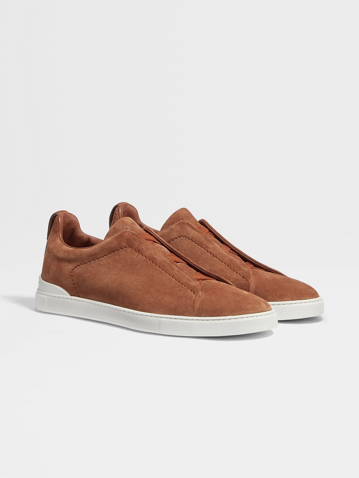 Sneakers Triple Stitch™ in pelle scamosciata color tabacco