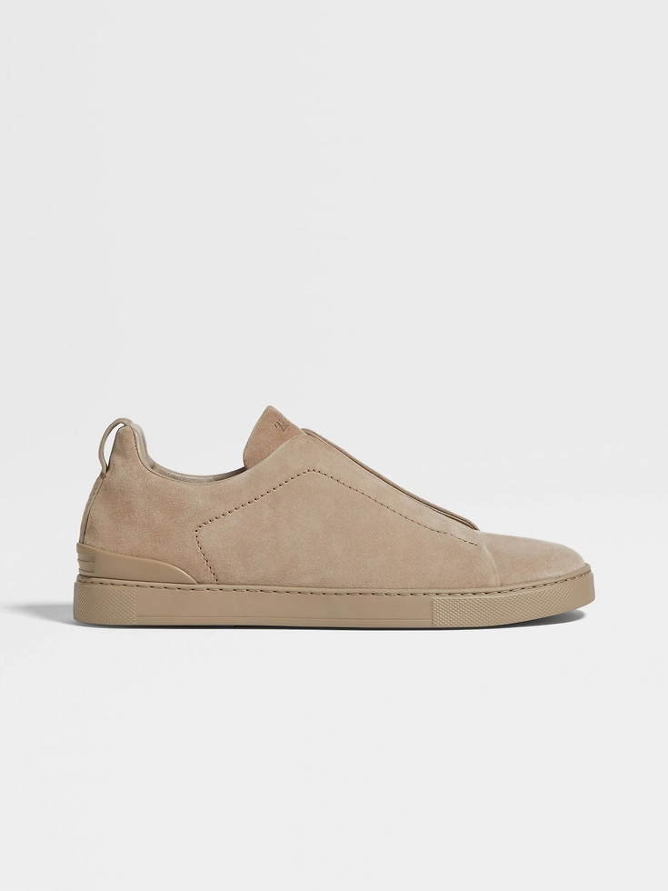 Sneakers Triple Stitch™ in pelle scamosciata color tortora chiaro Sneakers Triple Stitch™ in pelle scamosciata color tortora chiaro