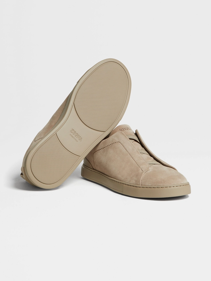 Sneakers Triple Stitch™ in pelle scamosciata color tortora chiaro Sneakers Triple Stitch™ in pelle scamosciata color tortora chiaro