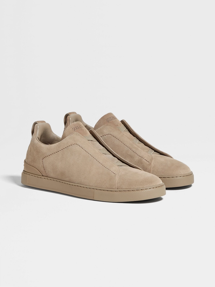 Sneakers Triple Stitch™ in pelle scamosciata color tortora chiaro
