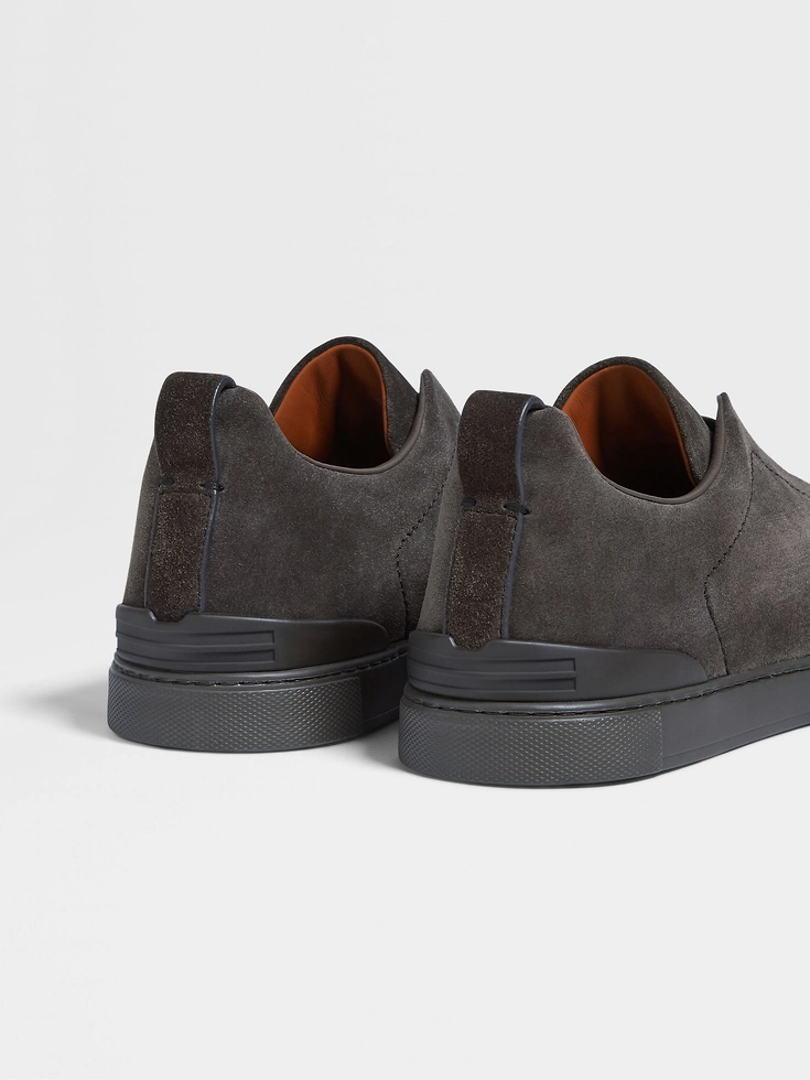 Sneakers Triple Stitch™ in pelle scamosciata grigia