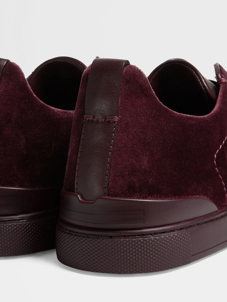 Sneakers Triple Stitch™ in velluto viola scuro